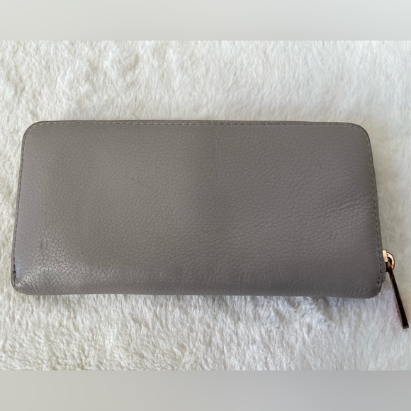 Michael Kors zip around Wallet GUC - Picture 3 of 8